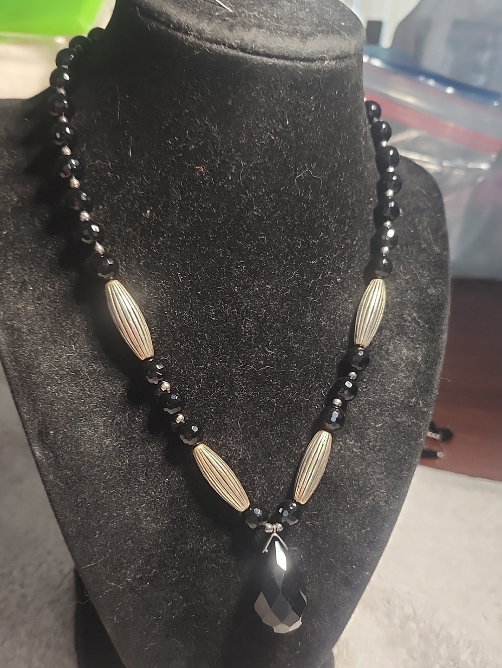 Elegant Black Faceted Teardrop Necklace - Unbranded